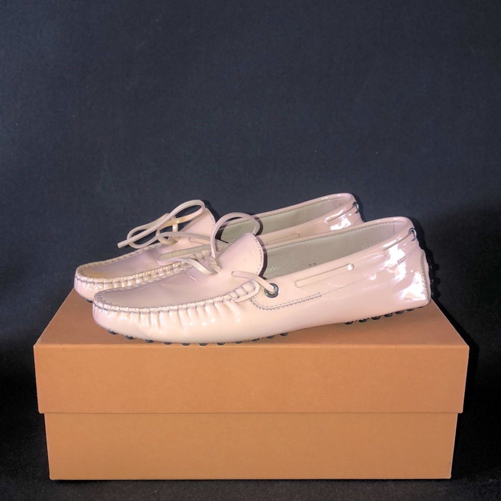 TODS Light Pink Patent Driving Moccasins SZ.7